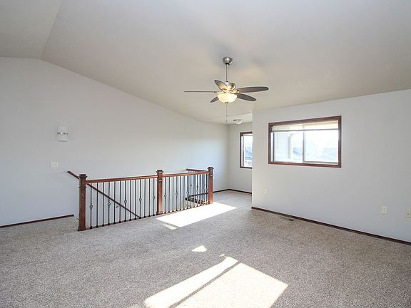 5th image of 320 Vernon Dr