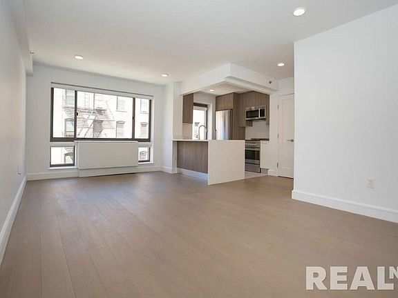 3rd image of 311 W 50th St APT 6R