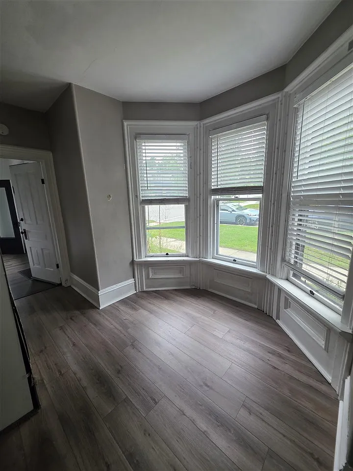 1 bed, 1.0 bath, 250 sqft, $1,200 — Photo 2