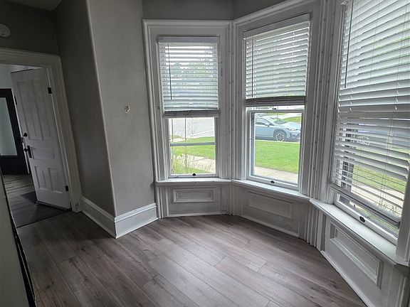 2nd image of 524 State St #3