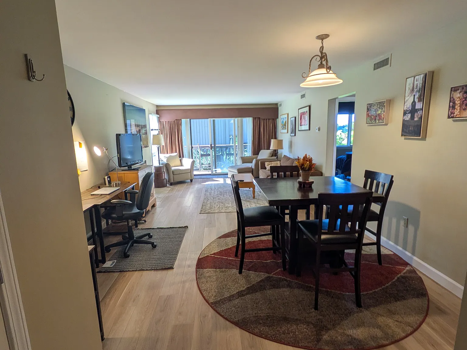 1 bed, 810 sqft, $1,100 — Photo 2