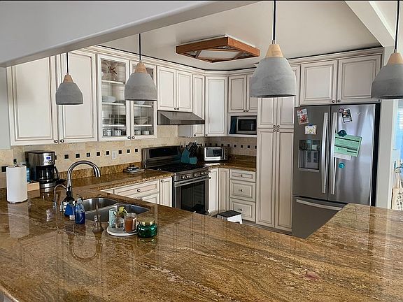 4th image of 715 San Fernando Dr