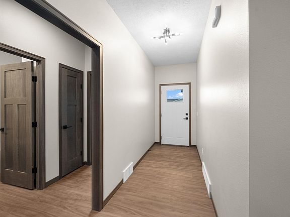 4th image of 1006 S 6th Ave