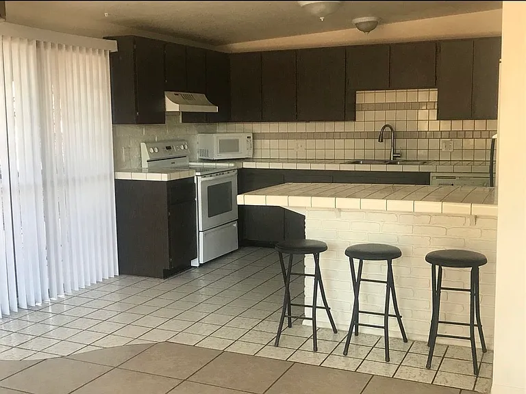 1781 E Missouri St — Photo 22