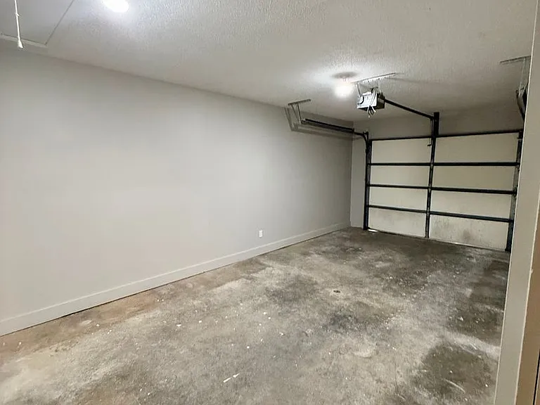 714-716 Republic Dr — Photo 17