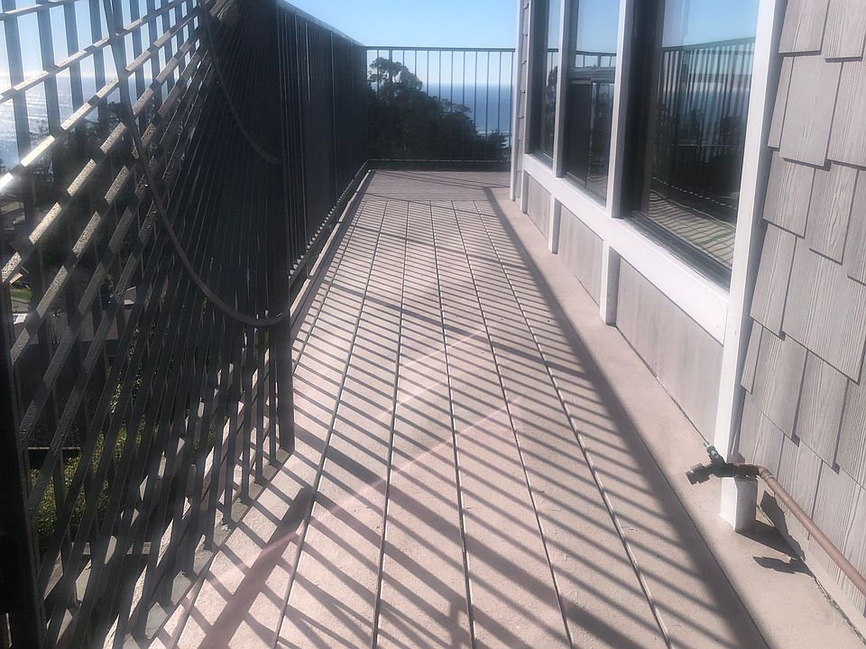 Entry with security gate
