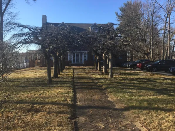 445 S Main St APT 6, Haverhill, MA 01835