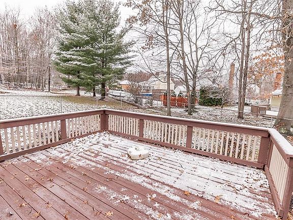 4th image of 9602 Shadywood Ln