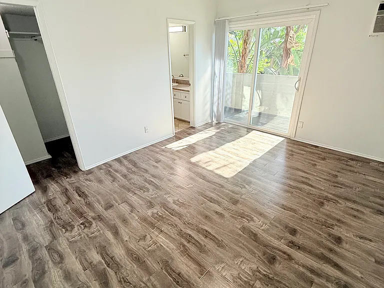1226 N Fuller Ave #22 — Photo 6