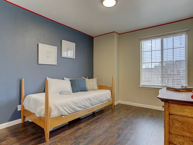 541 Pitkin Way — Photo 23