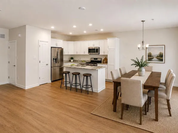 365 Hidden Dr, Blackwood, NJ 08012
