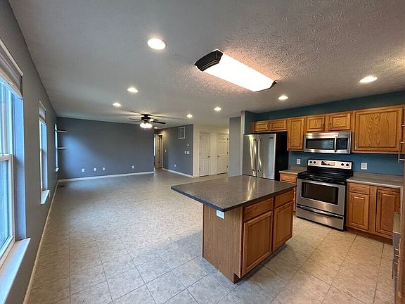 3rd image of 330 Thompson Dr