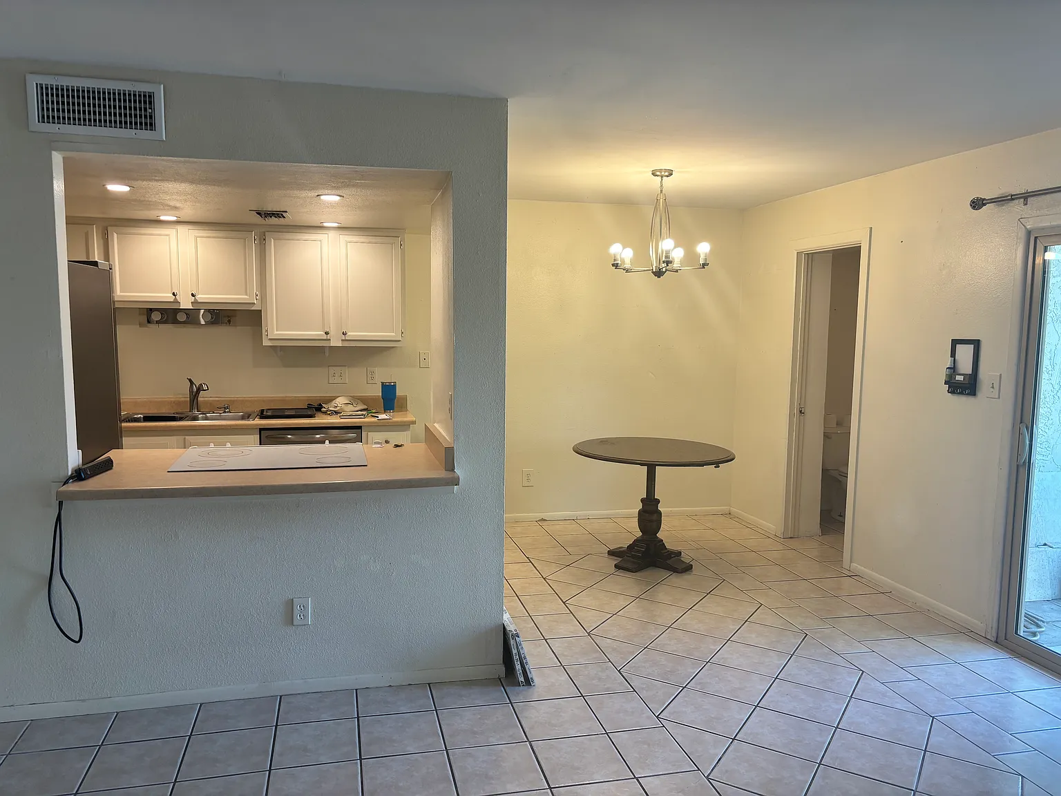 3 bed, 1.5 bath, 1008 sqft, $1,800 — Photo 2