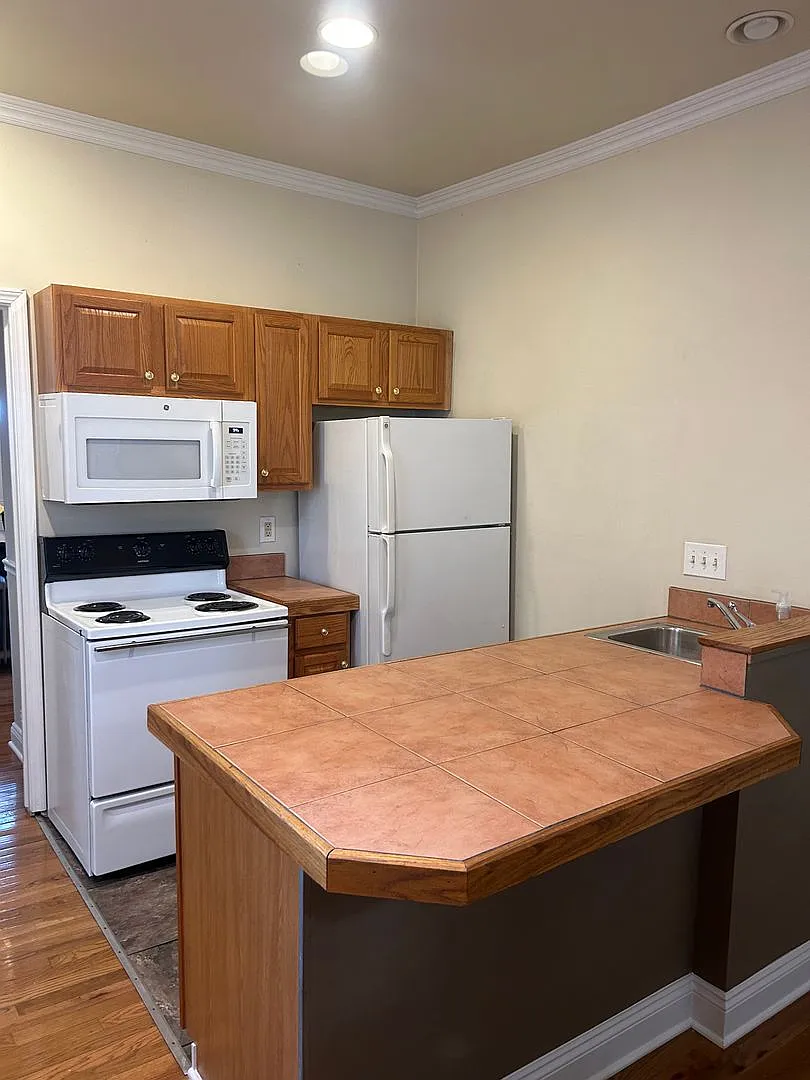 124 College Place — Photo 4