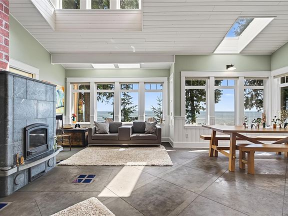 4th image of 105 Island Park Dr