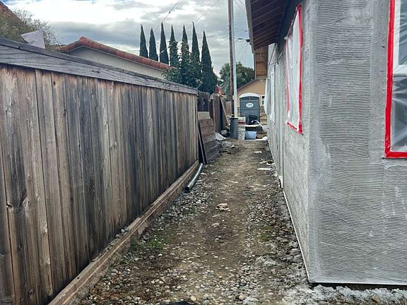 2nd image of 3003 Baylis St