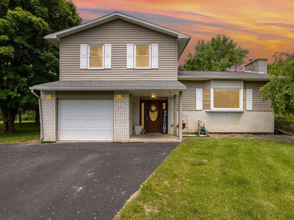 2961 E Hillside Dr, Midland, MI 48640