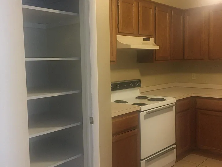 834 N Lola Ln — Photo 6