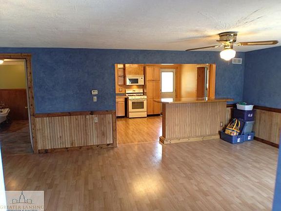 5th image of 217 Main St