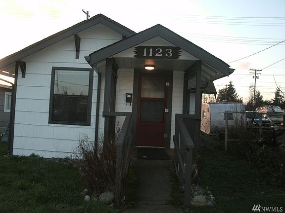 4th image of 1123 N Tower Ave