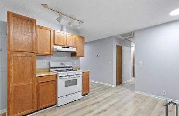 5th image of 3972 Sullivan St #1