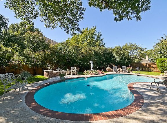 4th image of 5404 Linden Ct