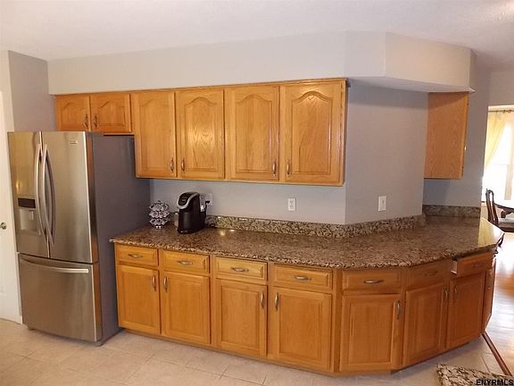 4th image of 45 Orchardview Dr