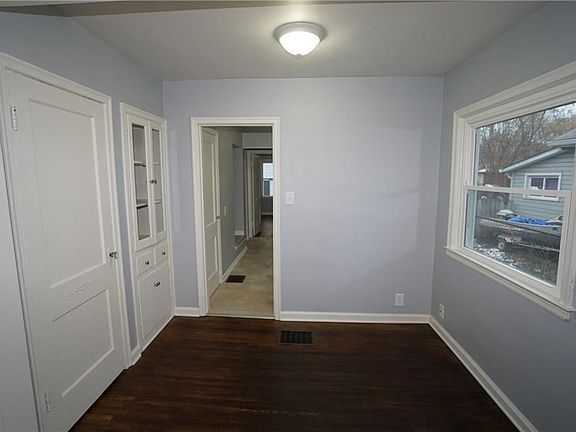 4th image of 4844 Hillside Ave