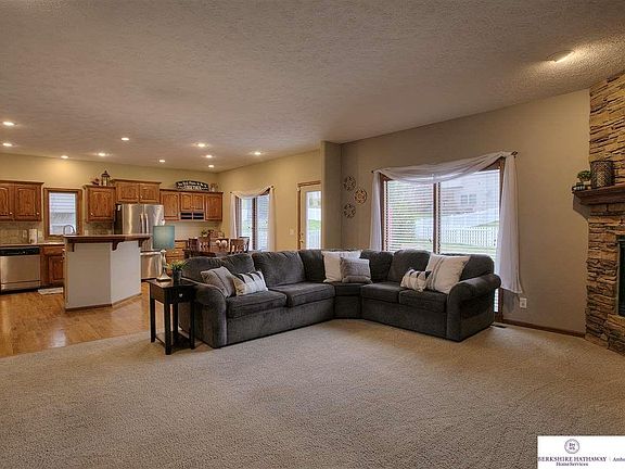 5th image of 4808 Holloway Ave