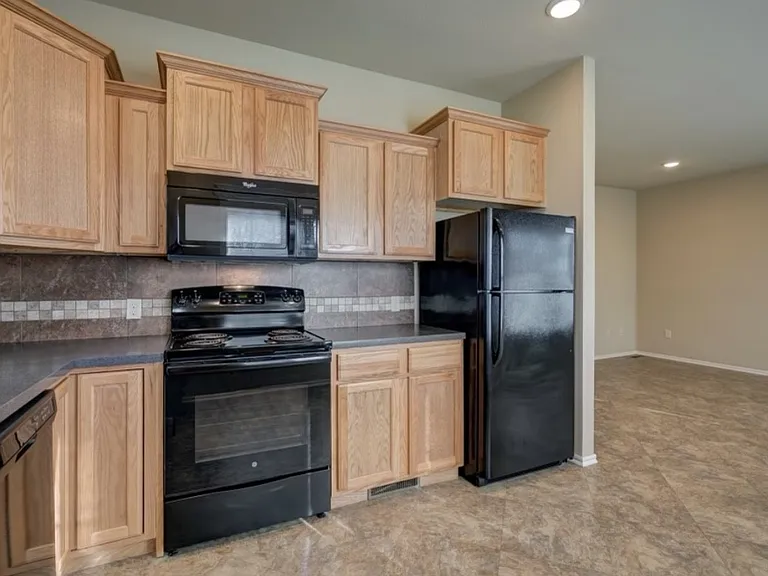 204 W Stonebrook St #204 — Photo 8