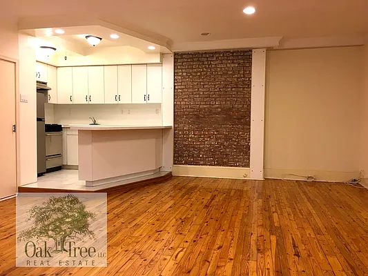 Rented by Oak Tree LLC | media 31