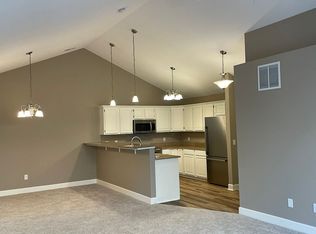 17660 Parker Plz, Omaha, NE 68118