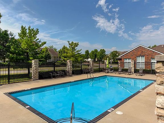4th image of 6255 Beechtree Dr Unit 2106
