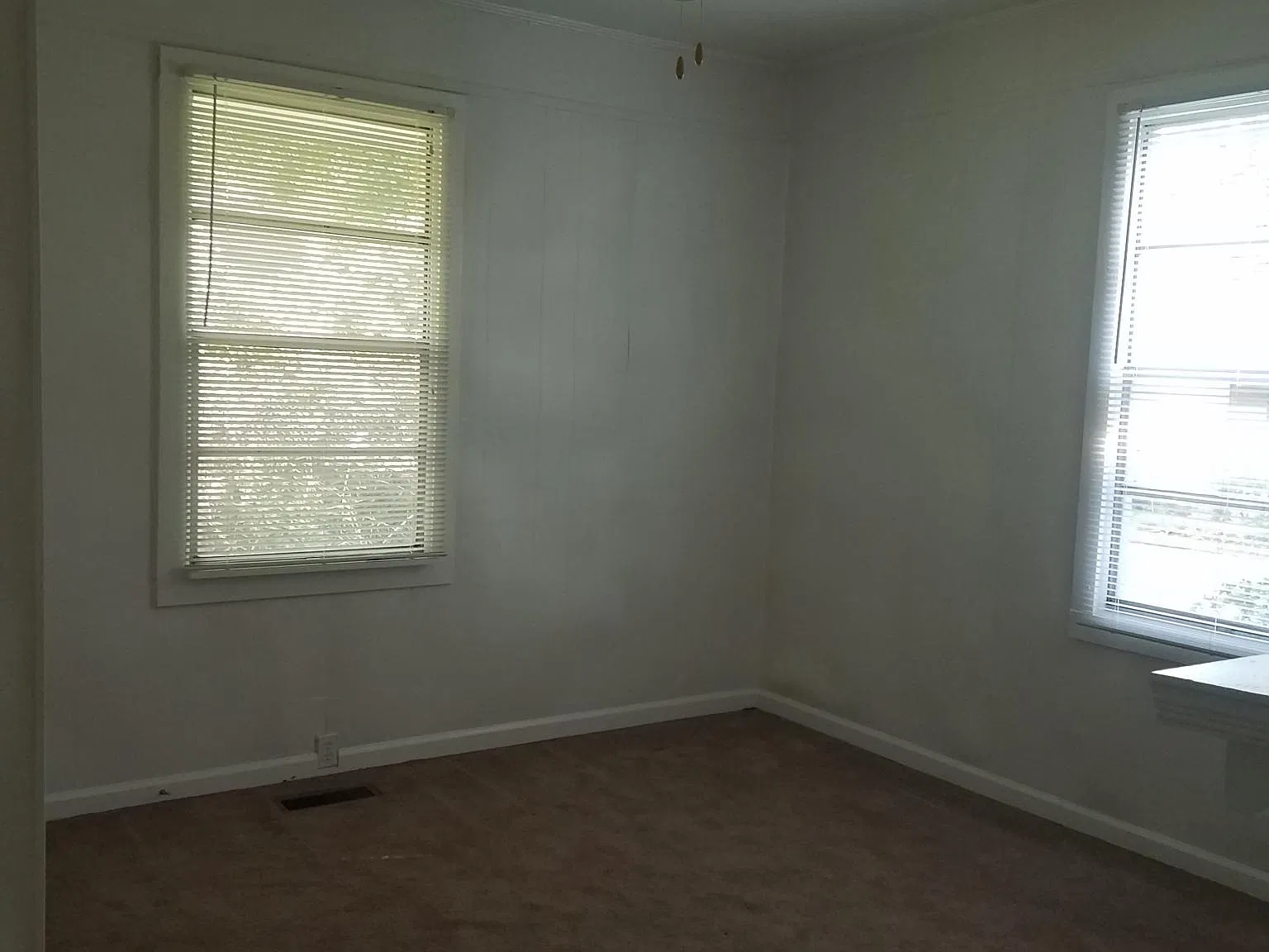 2 bed, 1000 sqft, $1,300 — Photo 2
