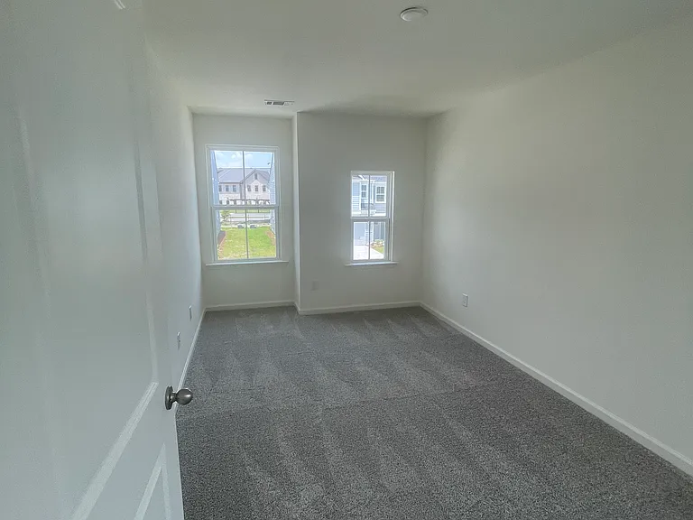 440 Trotters Ln — Photo 3