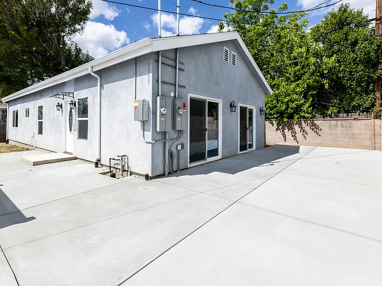7909 Aura Ave — Photo 5