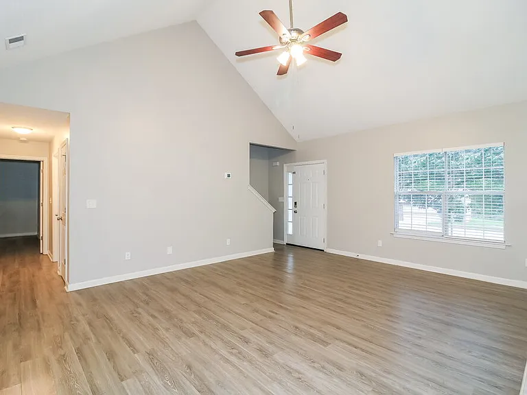 1205 Redbud Ct — Photo 6