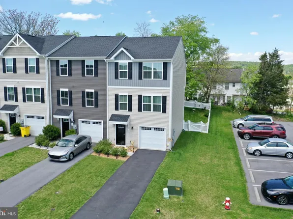 12 Chincoteague Ln, Martinsburg, WV 25403