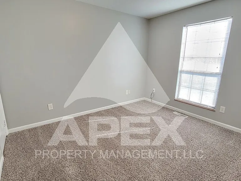 2028 Woodrow Dr — Photo 12
