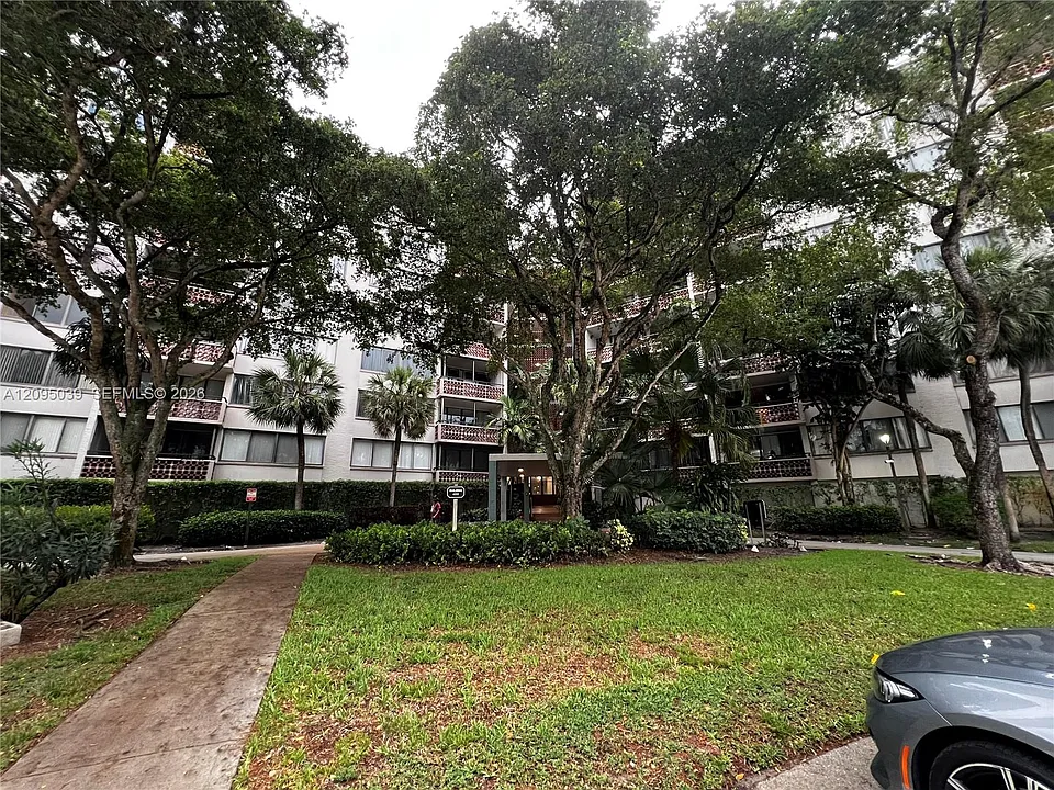 4222 Inverrary Blvd #4305