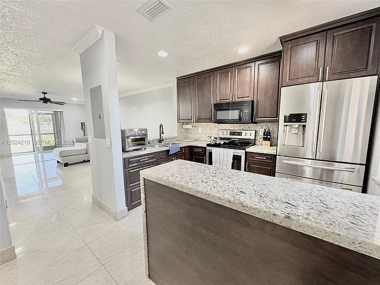 10991 NW 30th Pl #10991 — Photo 4