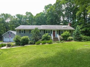 27 Taunton Ridge Rd, Newtown, CT 06470