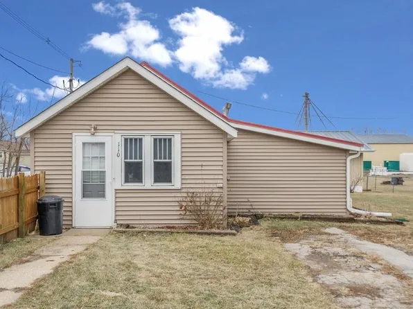 110 1st St S, Coggon, IA 52218