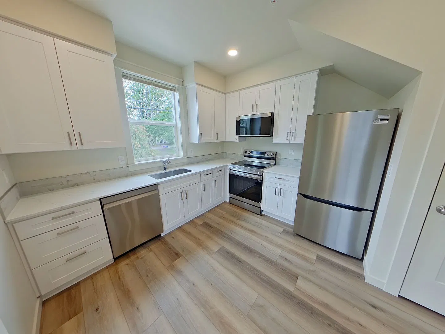 Lincoln Street Apartments — Photo 4