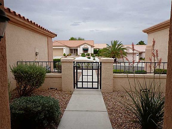 3rd image of 10137 Hunter Springs Dr