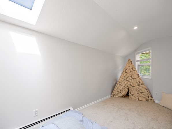 5 bedroom rental in Surrey — photo 19