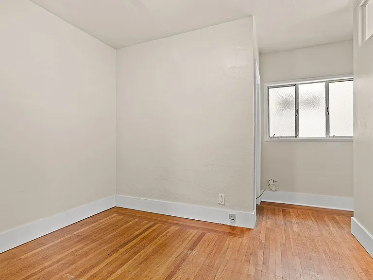 740 Alcatraz Ave #5 — Photo 6