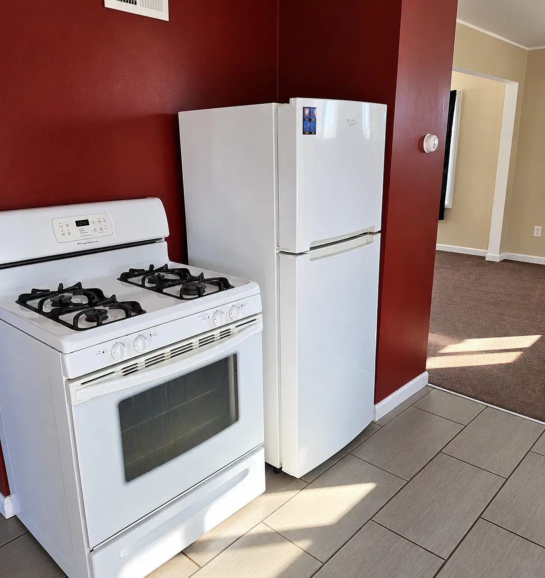 2 bed, 800 sqft, $1,300 — Photo 3