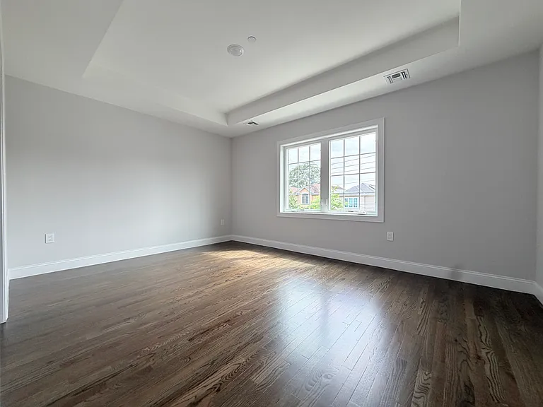 77 Alberta Ave #1 — Photo 11