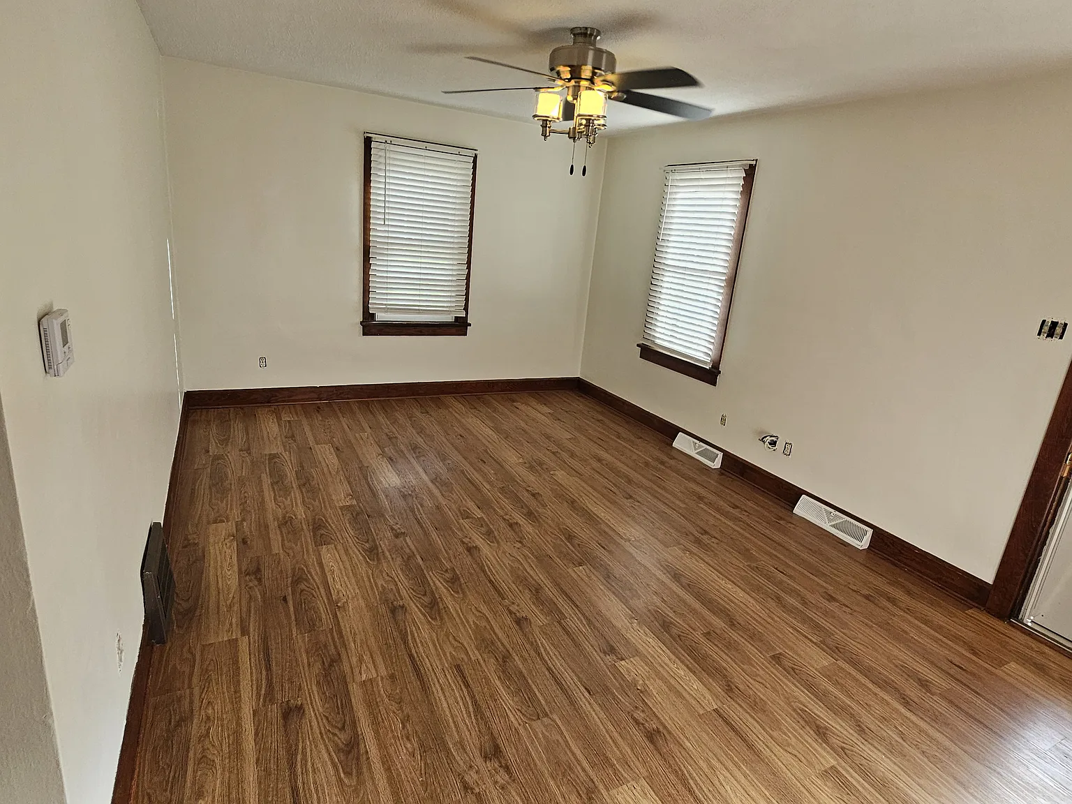 2 bed, 900 sqft, $1,500 — Photo 2